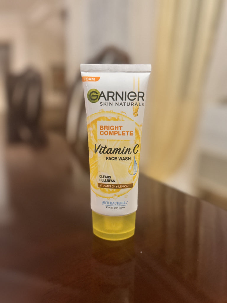 GARNIER BRIGHT COMPLETE VITAMIN C FACE WASH